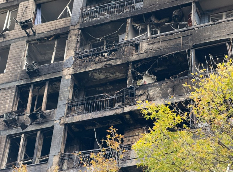"Горіли три поверхи, усе у вогні": мешканці Печерську про нічний удар по Києву