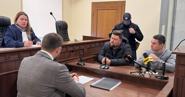 
 Побиття чоловіка біля Голосіївського ТЦК у Києві: суд обрав запобіжні заходи підозрюваним поліцейським (фото)
 