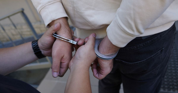 У Києві громадянина Туреччини підозрюють у сексуальному насильстві щодо 10-річного хлопчика
  
 У Києві громадянина Туреччини підозрюють у сексуальному насильстві щодо 10-річного хлопчика