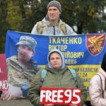 "Буду шукати до останнього": в Києві пройшла акція на підтримку військовополонених