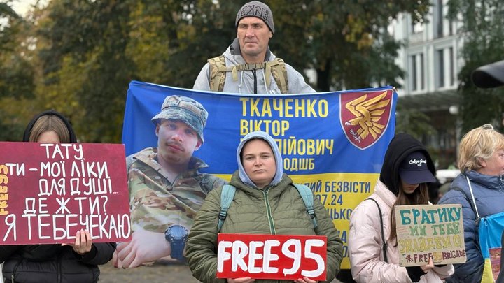 "Буду шукати до останнього": в Києві пройшла акція на підтримку військовополонених