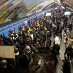 Через масовану атаку РФ на Київ і проблеми з електрикою метро працює з обмеженнями