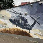 У Києві з'явився мурал з гелікоптером, який чехи подарували ГУР в межах ініціативи "Подарунок для Путіна"