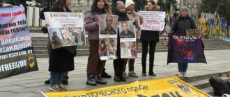 Родини полонених з "Азовсталі" другий день мітингують в центрі Києва: "Хлопці в критичному стані"