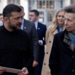 Принцесса Анна совершила тайный визит в Украину: встретилась с Зеленскими и почтила погибших детей (фото)