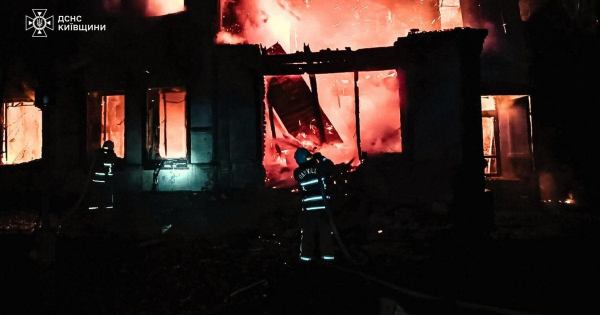 
 Атака дронів на Київщину: в Бучі поранено чоловіка та сталася масштабна пожежа (фото наслідків)
 