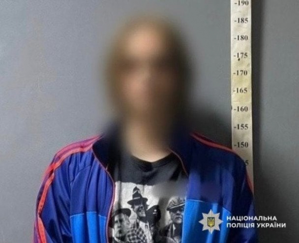 
 У Києві чоловік в магазині зламав щелепу жінці, бо та не пропустила його в черзі
 