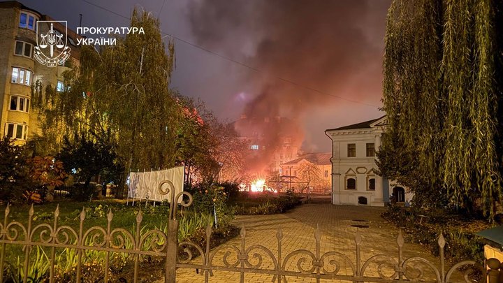 Пошкоджені будівлі і постраждалі люди: наслідки російської нічної атаки Києва