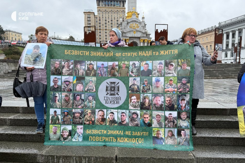 "Вони пішли захищати нас, а хто захистить їх": у Києві відбулися акції на підтримку полонених та зниклих безвісти воїнів