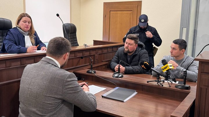 Побиття чоловіка біля столичного ТЦК: суд обирав запобіжні заходи двом підозрюваним поліцейським