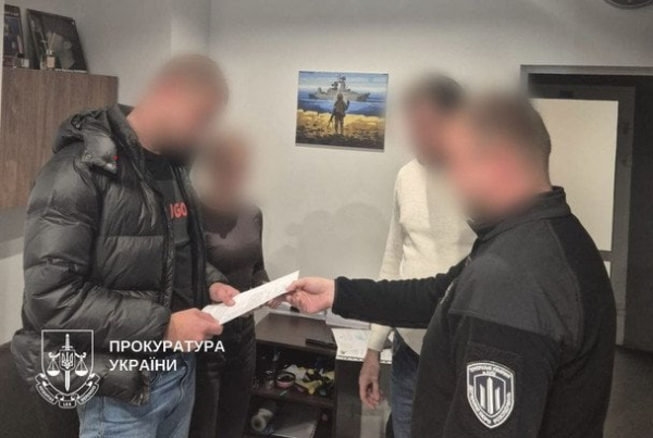
 Побиття чоловіка біля Голосіївського ТЦК у Києві: суд обрав запобіжні заходи підозрюваним поліцейським (фото)
 