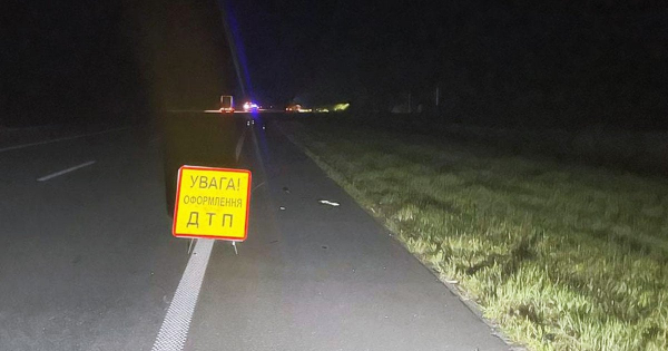 
 На Київщині двоє людей загинули у жахливій ДТП: у поліції повідомили деталі (фото)
 