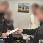 У Києві поліцейські побили чоловіка біля Голосіївського РТЦК: з’явилося відео