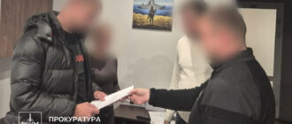 У Києві поліцейські побили чоловіка біля Голосіївського РТЦК: з’явилося відео