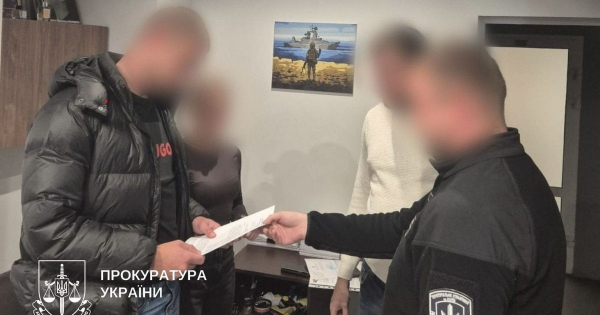 
 У Києві поліцейські побили чоловіка біля Голосіївського РТЦК: з’явилося відео
 
