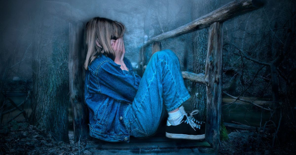 
 Бив, знущався та виганяв на вулицю взимку: на Київщині вітчим довів 13-річну падчерку до самогубства
 