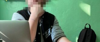 У Київській області 22-річного вчителя звинувачують у сексуальному насильстві проти трьох 12-річних учнів