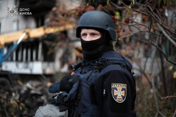 У Києві завершили ліквідацію наслідків російського удару (фото)
  
 У Києві завершили ліквідацію наслідків російського удару (фото)