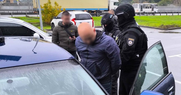 
 У Києві чоловік організував схему вивезення ухилянтів за кордон: скільки коштувала послуга
 