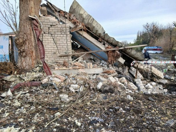 Київщина пережила атаку дронів: горіли будинки та автівки (фото)
  
 Київщина пережила атаку дронів: горіли будинки та автівки (фото)