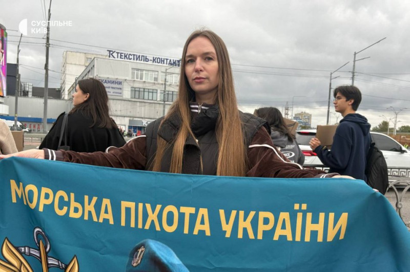 "Вони пішли захищати нас, а хто захистить їх": у Києві відбулися акції на підтримку полонених та зниклих безвісти воїнів