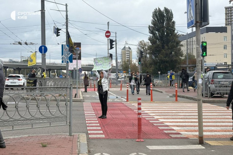 "Вони пішли захищати нас, а хто захистить їх": у Києві відбулися акції на підтримку полонених та зниклих безвісти воїнів