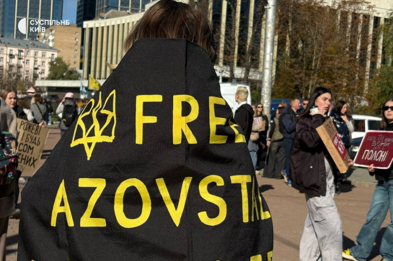 "Якщо їхнім голосом будуть мільйони, почує весь світ": щонедільна акція "Не мовчи, полон вбиває!" відбулася у Києві