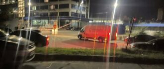 У Києві на Укрпошті вибухнула посилка, п'ятеро людей поранені У Києві на Укрпошті вибухнула посилка, п'ятеро людей поранені