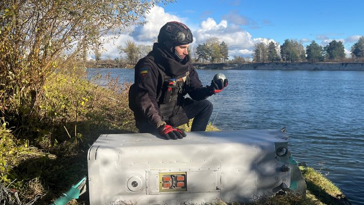 На Київщині біля річки Десна виявили бойову частину крилатої ракети РФ