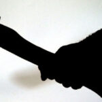 Бив сокирою по голові: у кафе в Борисполі молодик напав на 53-річного чоловіка