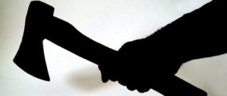 Бив сокирою по голові: у кафе в Борисполі молодик напав на 53-річного чоловіка Бив сокирою по голові: у кафе в Борисполі молодик напав на 53-річного чоловіка