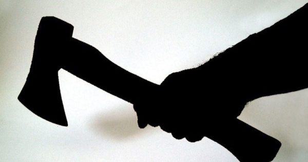 Бив сокирою по голові: у кафе в Борисполі молодик напав на 53-річного чоловіка
  
 Бив сокирою по голові: у кафе в Борисполі молодик напав на 53-річного чоловіка