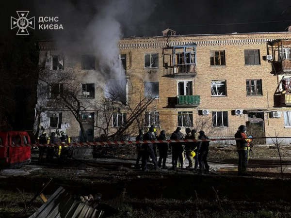 
 Вночі і зранку РФ атакувала Київ з усіх боків: місто без світла і води, є загиблі та руйнування будинків
 