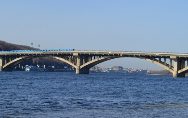 Рух мостом Метро обмежать 15-16 листопада Рух мостом Метро обмежать 15-16 листопада