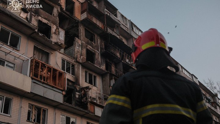 У Деснянському районі завершили рятувальні роботи після обстрілу Києва 14 листопада