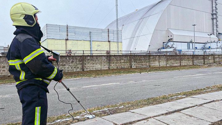 На Чорнобильській АЕС працює місія МАГАТЕ для оцінки безпеки після атаки РФ