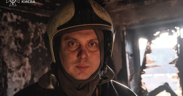 Герой-рятувальник, чия квартира згоріла, отримав нове житло: подробиці від ДСНС
Герой-рятувальник, чия квартира згоріла, отримав нове житло: подробиці від ДСНС