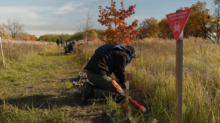 "На навчаннях зірвав розтяжку". Як ветерани опановують гуманітарне розмінування в Києві