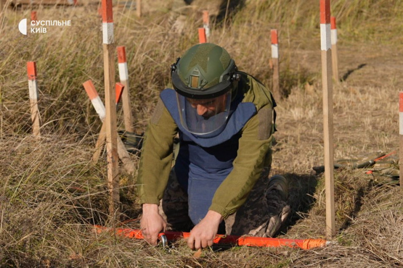 "На навчаннях зірвав розтяжку". Як ветерани опановують гуманітарне розмінування в Києві