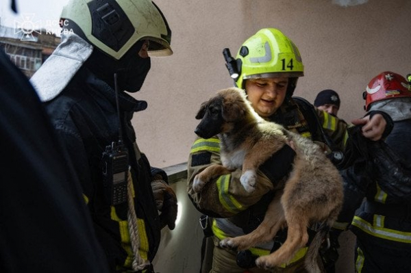 
 Вибух і масштабна пожежа в Києві: рятувальники назвали причину (фото)
 