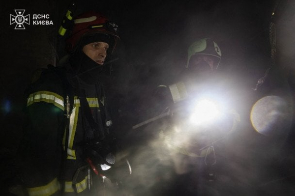 
 Вибух і масштабна пожежа в Києві: рятувальники назвали причину (фото)
 