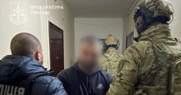 Вистежували оселі забезпечених містян: у Києві судитимуть банду квартирних крадіїв
Вистежували оселі забезпечених містян: у Києві судитимуть банду квартирних крадіїв