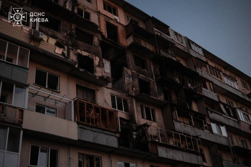 У Деснянському районі завершили рятувальні роботи після обстрілу Києва 14 листопада