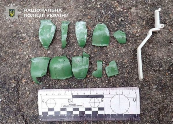 
 У Києві чоловік погрожував гранатою під час пограбування магазину: чим все завершилося
 