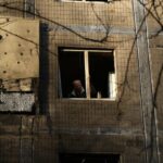 Падіння з висоти, отруєння продуктами горіння, поранення склом: кілька киян після атаки РФ знаходяться у лікарні