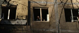 Падіння з висоти, отруєння продуктами горіння, поранення склом: кілька киян після атаки РФ знаходяться у лікарні