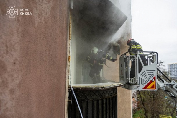
 Вибух і масштабна пожежа в Києві: рятувальники назвали причину (фото)
 