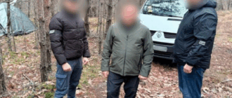 Київського поліцейського, який ховався в лісі з 13 млн, заарештували
