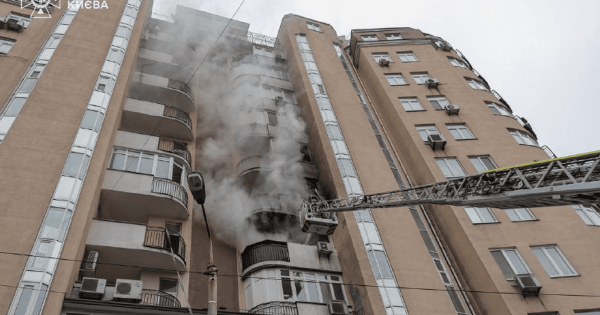 
 Вибух та пожежа у Києві: на Кудрявській палає квартира (відео)
 