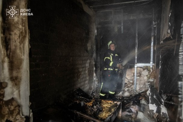 
 Вибух і масштабна пожежа в Києві: рятувальники назвали причину (фото)
 